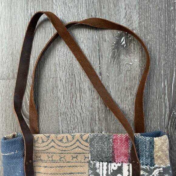 Signals Brand Unique Burlap Stamped Design Tote Bag Leather Handles Art - Picture 7 of 11